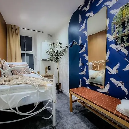 Luxury, Interior-designed, Spacious *